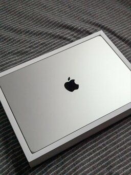MacBook Air 15' s 8GB RAM 256GB SSD - 7