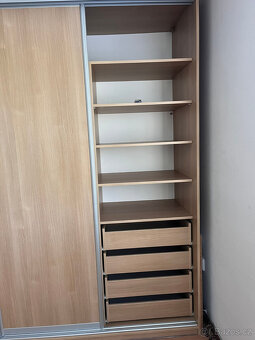 Vestavěná šatní skříň, volně stojící - 7