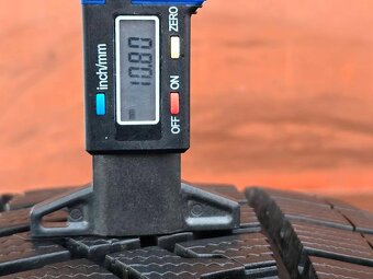 Zimní Lassa 225/70/15C - 7