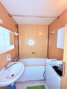 Prostorný a světlý byt 3+1 s balkonem v klidné části Volar - 7