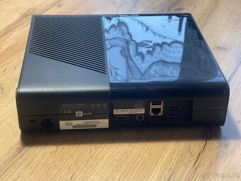 Xbox 360 – plně funkční konzole + ovladač + adaptér + 5 her - 7