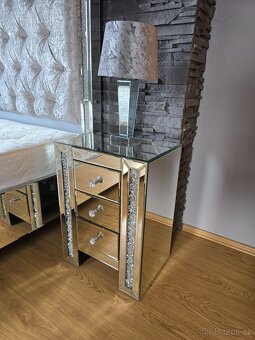 Luxusní zrcadlová manželská postel s křišťálovými detaily - 7