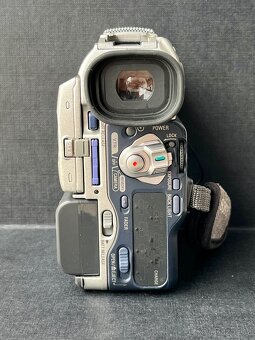 Sony Handycam DCR-PC100E – digitální miniDV kamera - 7