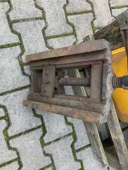 Otočný strojní svěrák 160mm - 7