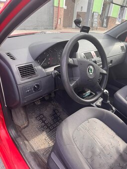 Škoda Fabia 1.4 16V kombi – bez STK, na opravu nebo na díly - 7