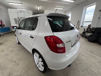 Škoda Fabia TSi PLNÁ SERVISKA 1.MAJITEL KLIMA  17 LITÁ KOLA - 7