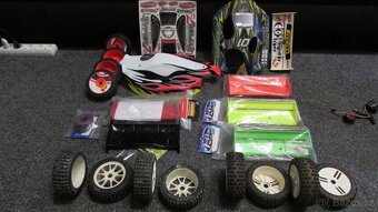 BUGGY RTR Nitro 1/8 včetně vysílače a doplňků - 7