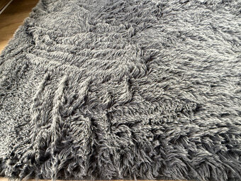 Dva kožešinové koberce 166x236cm a 61x120cm - 7