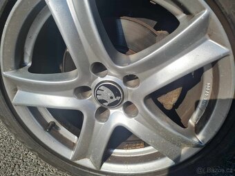 Stredové krytky - pukličky kolies ŠKODA / VRS - 7