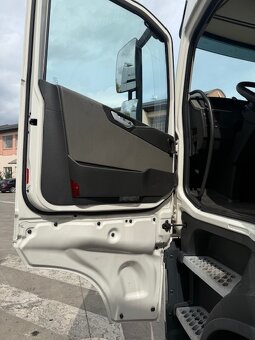 Prodám Tahač lowdeck Volvo FH460 r.v 10/2016 najeto 697000Km - 7
