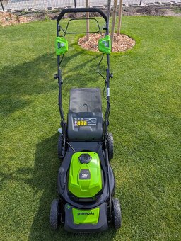Sekačka Greenworks s pojezdem 40V - 7