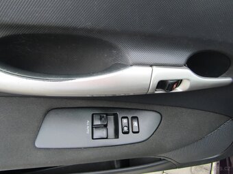 Toyota Auris 1.6 VVT- i , 97 kW benzín, 2011 - 7