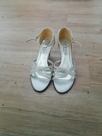 Svatební obuv vel. 36 a šaty vel. 40/42 - 7