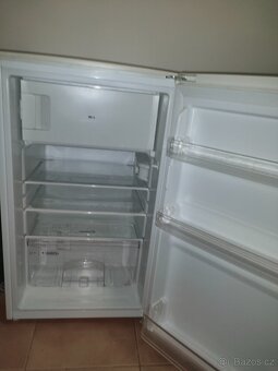 Malá lednice s mrazákem - 7