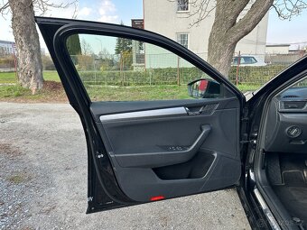 Škoda Superb 2.0 TDi DSG ACC BIXEN NAVI - 7