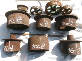 prodám staré litinové řemenice na plochý řemen..... různé dr - 7