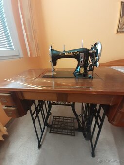 Šicí stroj LADA - 7