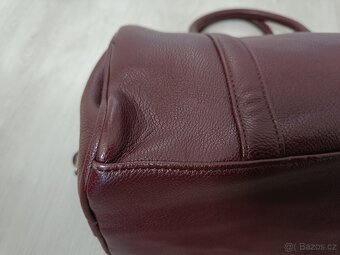 Vínově červená kabelka - 7