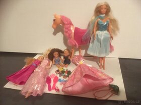 Koník, oblečení a jídlo pro barbie - 7