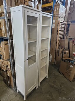 HEMNES VITRÍNA+ KNIHOVNA - 7