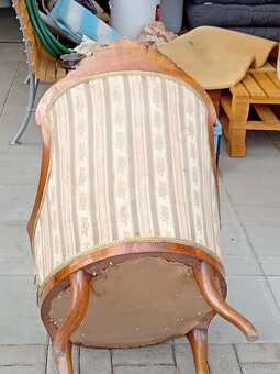 Starožitná křesla, věšák a kořenky - 7