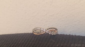 Nový dámský stříbrný prstýnek prsten třpytivý s kamínky 925 - 7