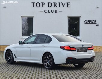 BMW Řada 5, 530e/xDrive/H&K/Skladem - 7