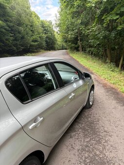 Hyundai i20, r. 2010, 1.2i – spolehlivý a úsporný vůz - 7