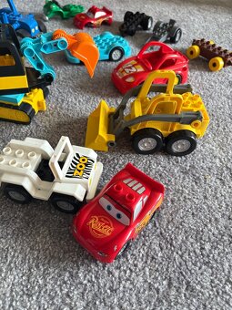 Lego Duplo sada kostek včetně aut a zvířátek 9 kg - 7