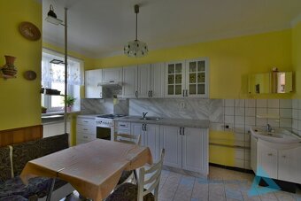 Prodej rodinného domu 4+1 s garáží, zahradou a kompletním zá - 7