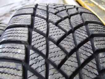 Prodám 2ks Zimních pneu 195/60 R15 - 7