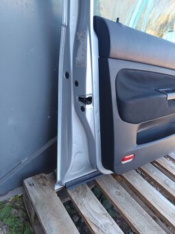 Prodám  Kompletní DVEŘE LEVÉ PŘEDNÍ  VW GOLF IV 4 2000kč - 7