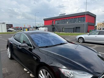 Tesla model S 85 free supercharger po repasu baterií - 7