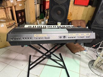 Yamaha PSR-9000 V2 61-Key Arranger Workstation - 7