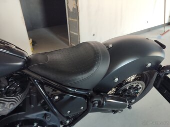 Chief Bobber dark horse najeto 3000tkm - 7