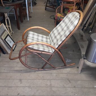 Starší houpací křeslo ratanové Thonet ? - 7