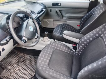 Volkswagen New Beetle - 7