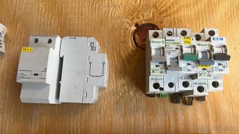 Jističe, pojistky, relé, stykače, proudové chrániče - různé - 7