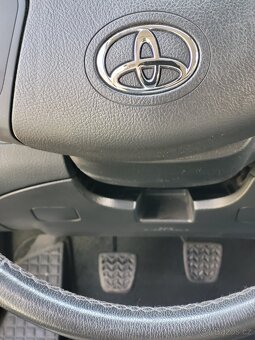 Málo opotřebovaná, garážovaná TOYOTA AVENSIS - 7