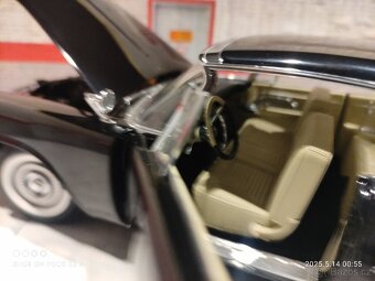 Chrysler 300 c Ertl 1:18 - 7