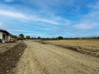 Stavební pozemek 900m2 na prodej, Kunovice u UH - 7