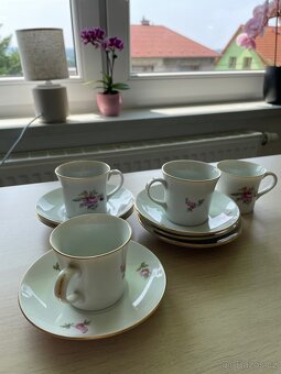 Sada starožitných hrnečků a podšálků s cukřenkou - 7