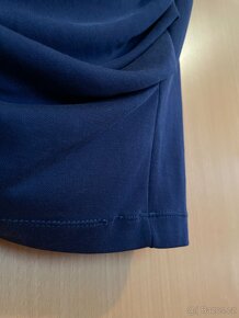 Tmavě modré a čokoládové mini šaty s kapucí - Velikost S - 7