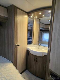 HOBBY Deluxe KMFE - dvojnápravový karavan - 7