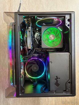 PC: AMD Ryzen 7 3700X + 16GB DDR4 RAM + 250GB SATA SSD - 7