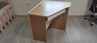 Rohový speciálně uzamykatelný stolek na PC - 7