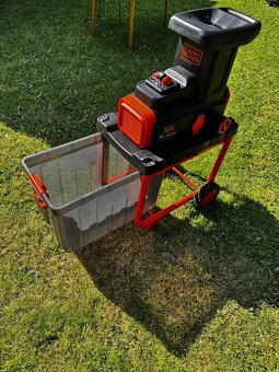 Black&Decker drtička větví,štěpkovač - 7