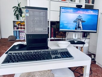 Dell PC, monitor, klávesnice, myš a WiFi router Asus, SSD - 7