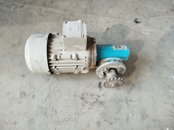 Motor se šnekovou převodovkou MRT - 7