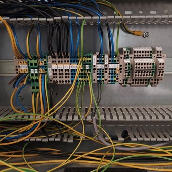 Industriální elektro rozvaděč pro CNC REZERVACE - 7